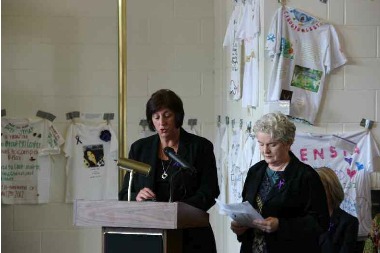 Ramsey County Commissioner Victoria Reinhardt and Saint Paul City Council President Kathy Lantry remember the members of our community murdered as a result of domestic violence in 2012